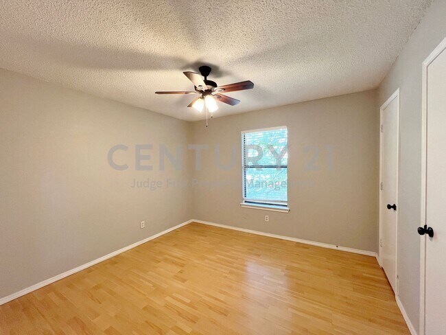 Building Photo - 104 Woodie Way