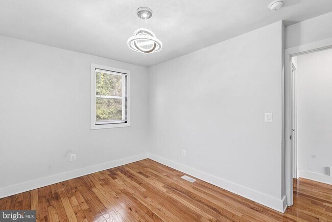 Building Photo - 1204 Trenton Pl SE