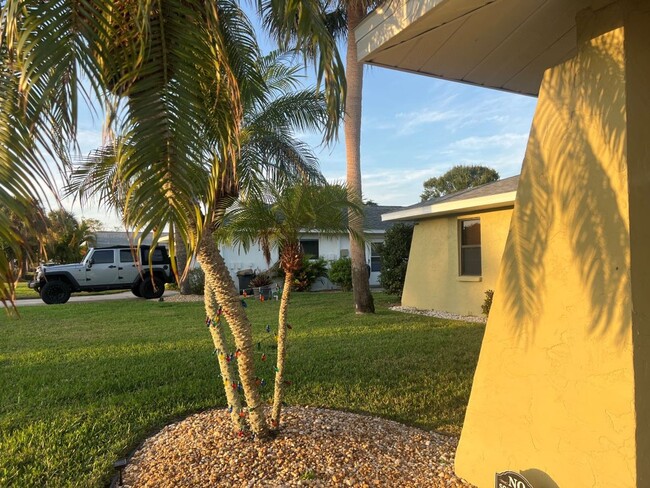 Building Photo - Lovely Lakefront Pinebrook South Home for Annual Rental