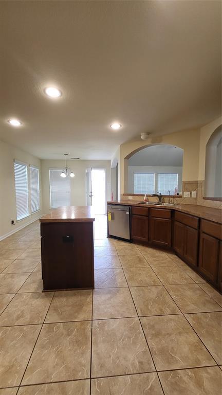 Building Photo - 2026 Silverwater Ct
