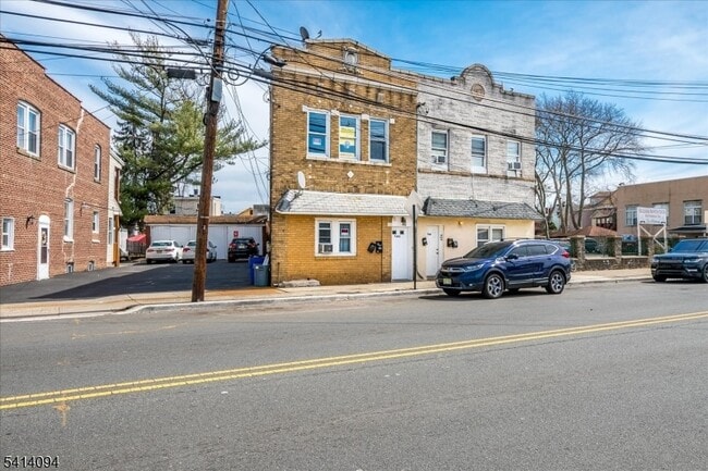 Building Photo - 768B State St