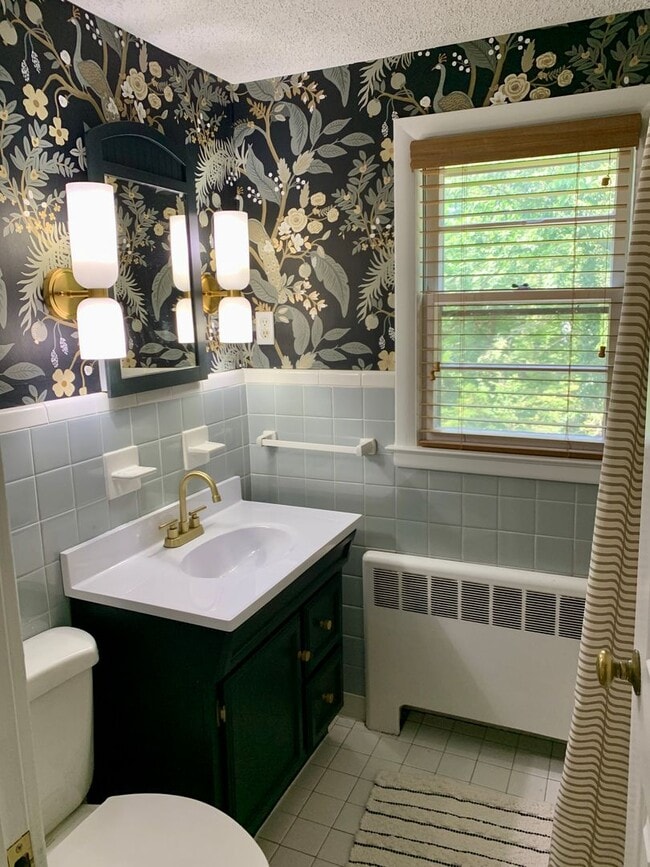 Building Photo - Short Term Furnished Rental -3 Bedroom Spl...