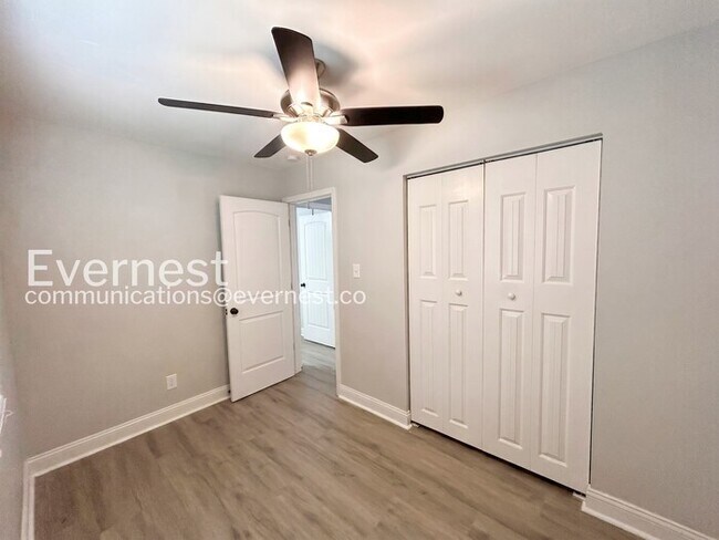 Building Photo - 3 Bed/2.5 Bath Home with Garage / Pet-Friendly / Available Now!