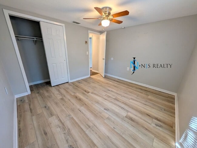 Building Photo - JUTS REDUCED!!!   3/1.5/1 1113 Sq. Ft. with UPDATED bathrooms and kitchen with GRANITE, LARGE bac...