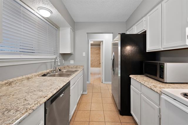 Building Photo - 3415 S Meadow Dr