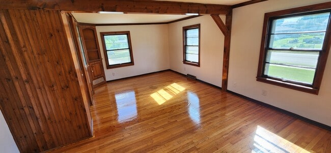 Building Photo - 304 Wilshire Dr