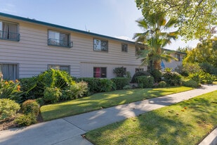 Building Photo - 660 W Sierra Madre Blvd