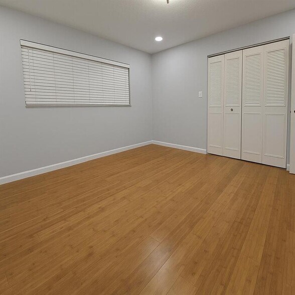 Building Photo - 2461 SW 82nd Ave