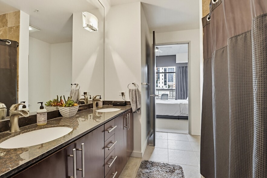 Master Bathroom - 1494 Union St