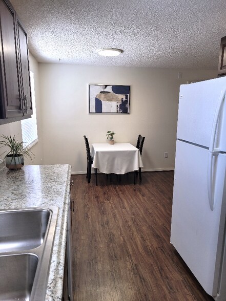 Building Photo - 228 Glenda Dr