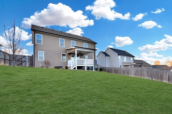 Building Photo - Pet Friendly Four Bedroom!