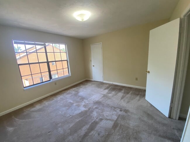 Building Photo - 1403 McCauley Rd