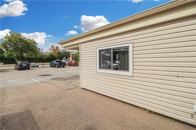 Building Photo - 55 Beach St