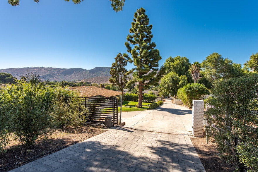 Building Photo - 2474 Barbara Dr