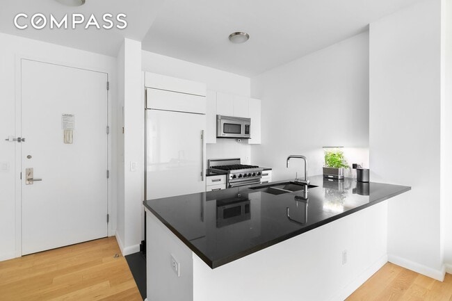 Building Photo - 46-30 Center Blvd