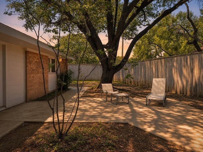 Building Photo - 3401 Hanover Ln