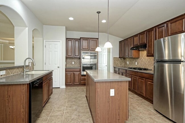 Building Photo - 401 King Eider Ln