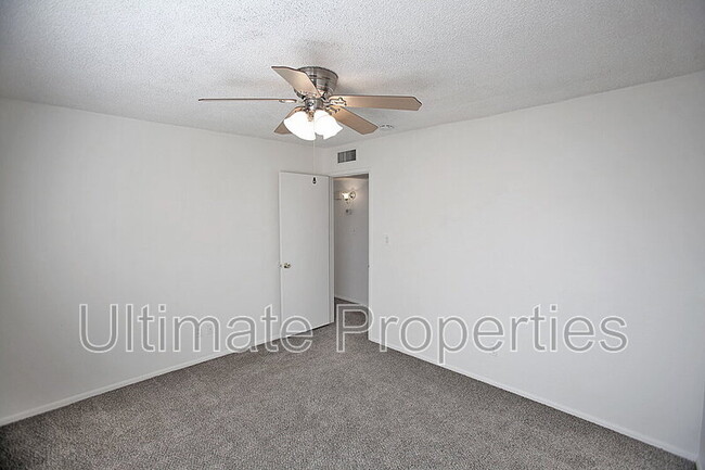 Building Photo - 5648 W Townley Ave