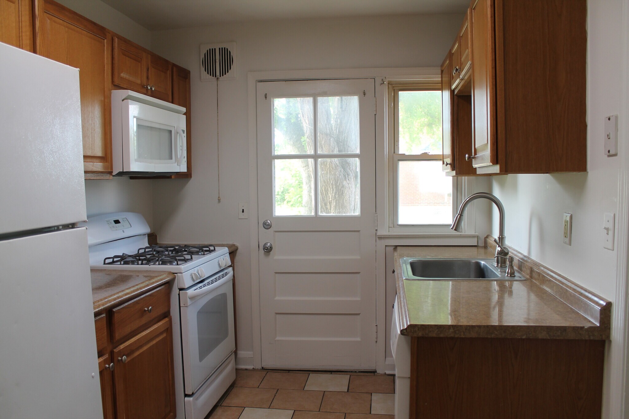 Building Photo - 8164 Loch Raven Blvd