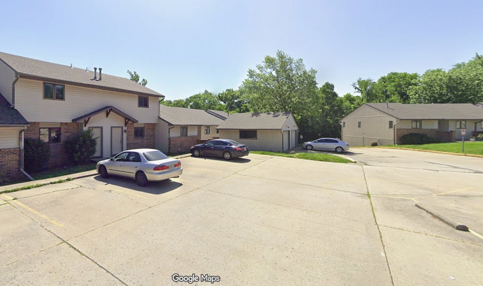 Building Photo - 477 Foxfire Dr