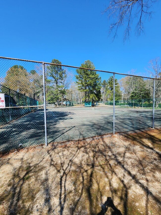 Building Photo - Chapel Hill / Finley Forest Townhouse AVAIL