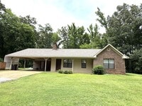 Building Photo - 4 bed/3 bath house in Tupelo