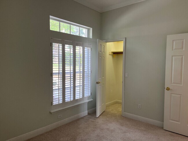 Building Photo - 2054 Sawgrass Dr