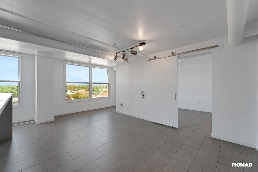 Living Area - 535 W Thomas Rd