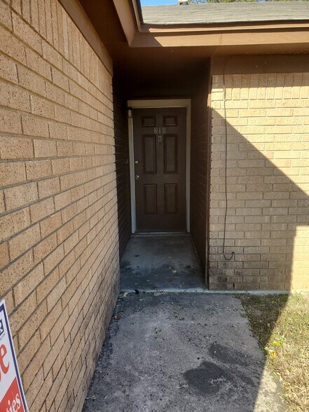 Building Photo - 210 Sorrell Dr