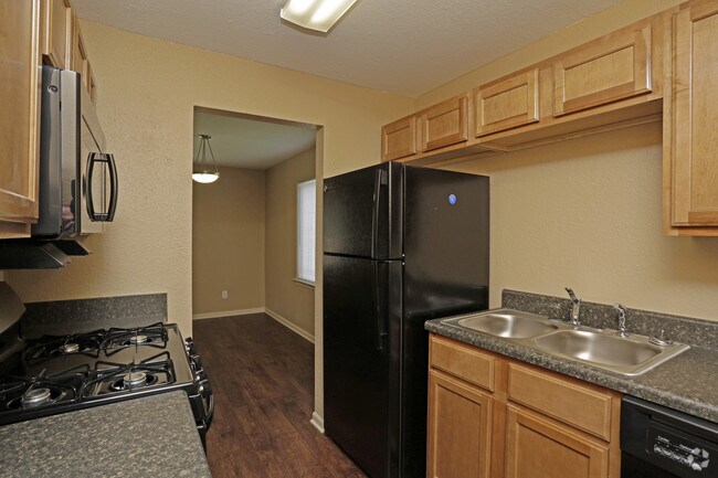 1BR, 1BA - 608 SF - Carroll House