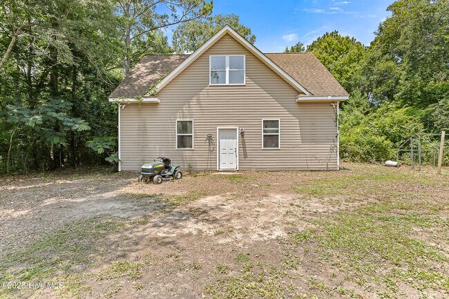 Building Photo - 218 Spring Dr
