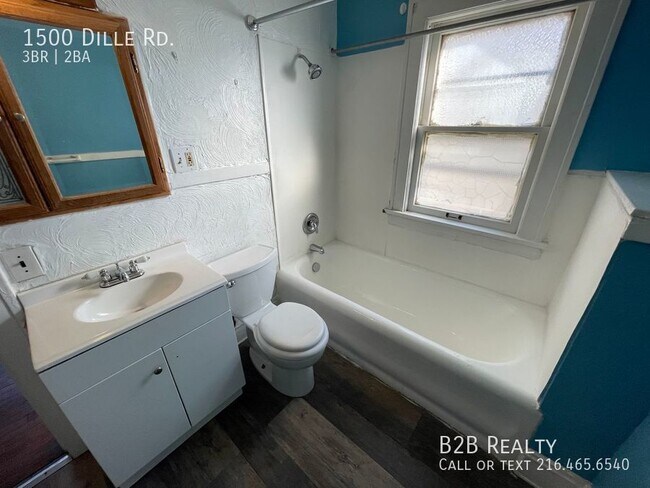 Building Photo - Beautiful and Newly Renovated Single Famil...