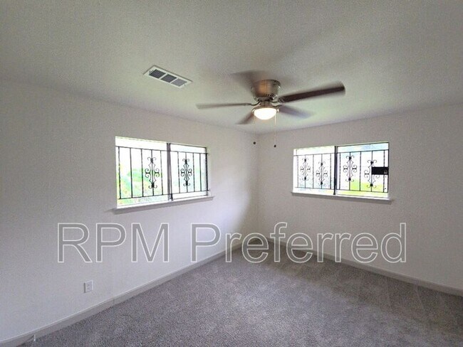 Building Photo - 6615 St Augustine St