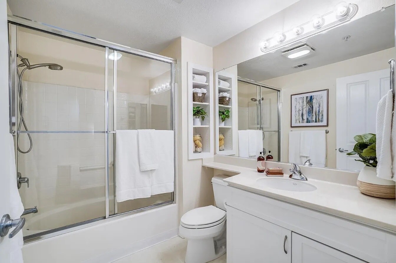 Building Photo - 1982 W Bayshore Rd