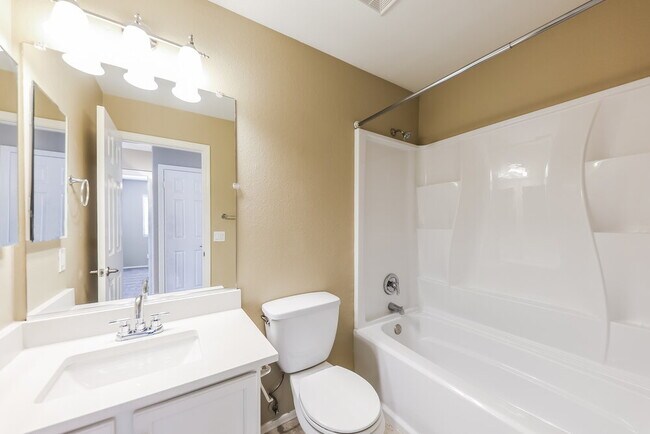 Building Photo - 15538 W Lisbon Ln