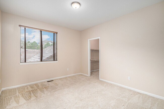 Building Photo - Spacious 4 bedroom 4 bathroom home in the heart of Lone Tree!