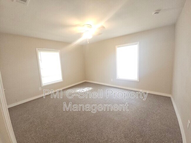 Building Photo - 217 Willow St