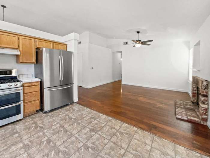 Building Photo - 1041 Shenencock Way