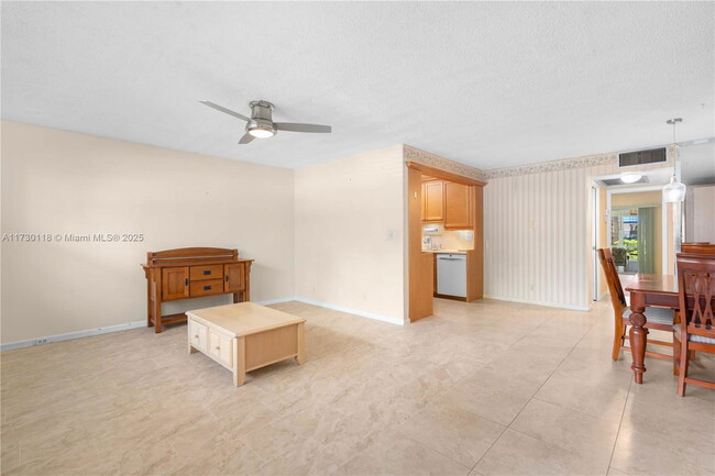 Building Photo - 2301 Lucaya Bend