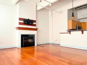 Building Photo - Beautiful 2 Bed/2 Bath Condo for Rent in D...