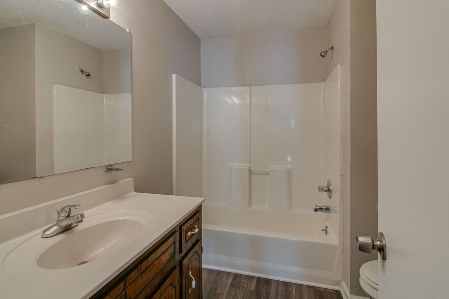 Building Photo - 1244 Parkway Pl