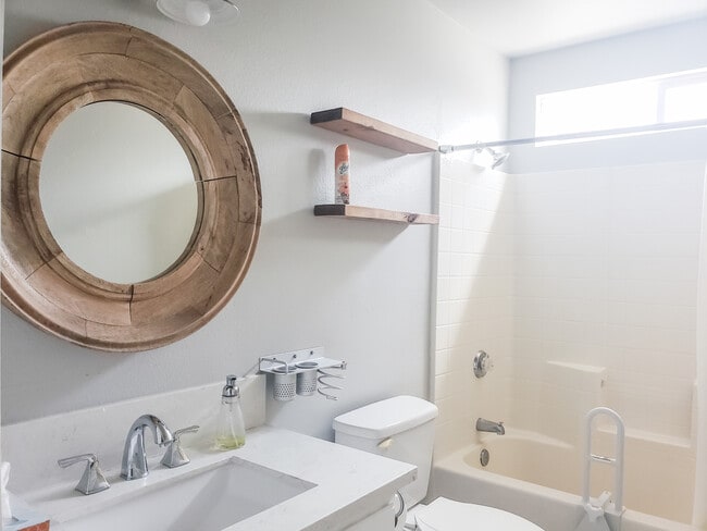 Primary Photo - 51305 Avenida Vallejo