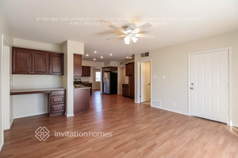 Building Photo - 2401 W Shady Glen Ave