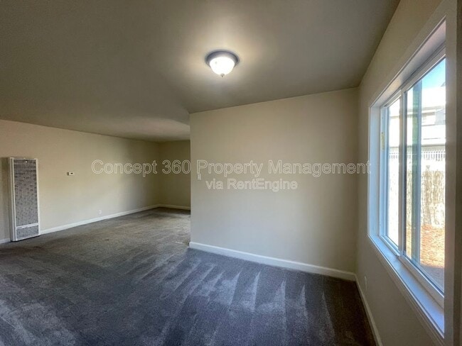 Building Photo - 13719 Yukon Ave