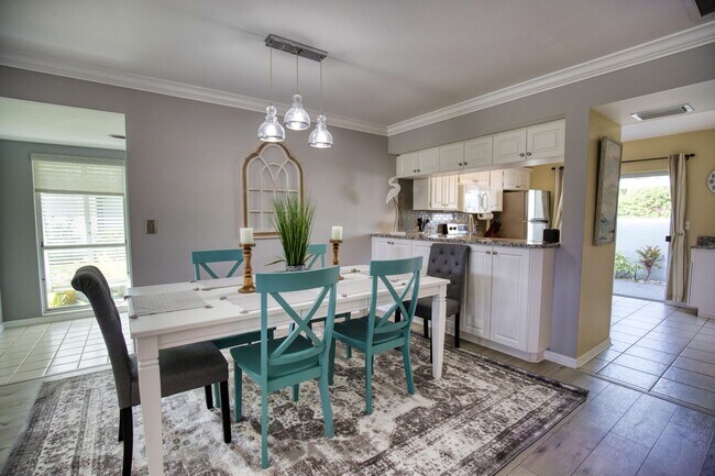 Building Photo - Seasonal Short-Term Villa at Augusta Villas in Plantation!