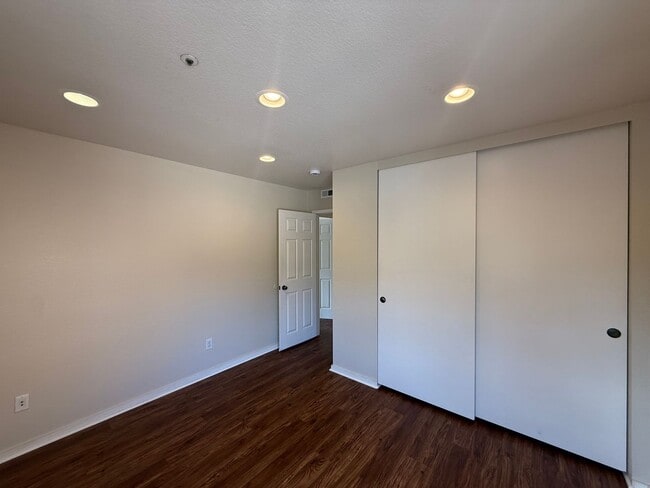 Building Photo - Beautiful 4B/2.5BA House in Vista w/ Attac...
