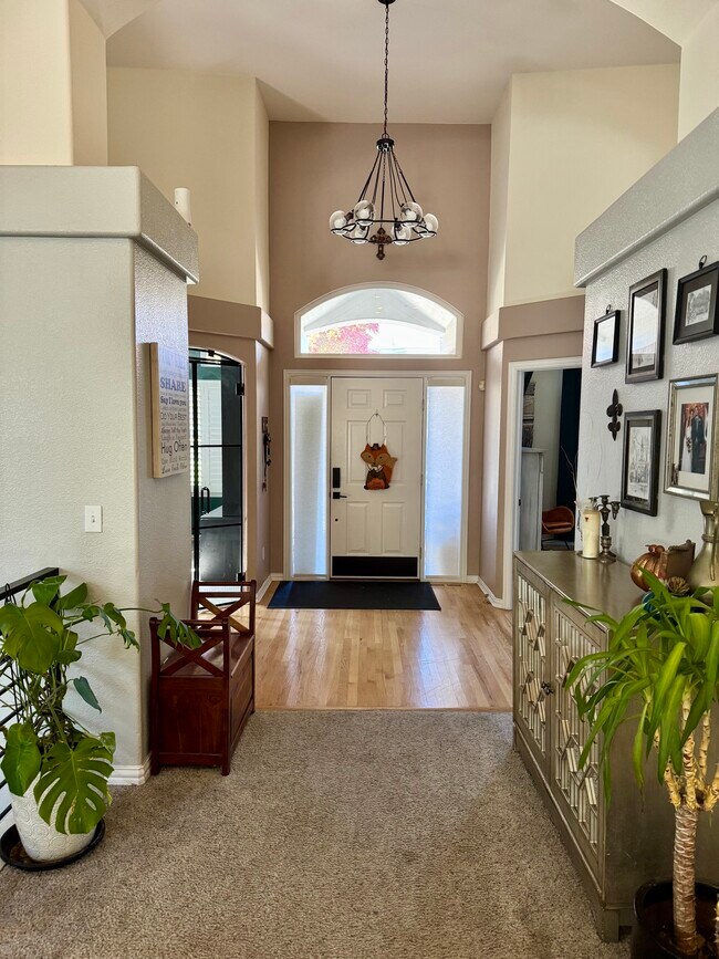 Building Photo - 1011 S Valentia St