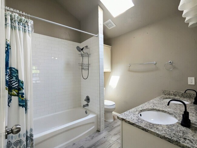 Building Photo - Well-Maintained 3 Bed Home in Edmond | Pet Friendly + Fenced Yard