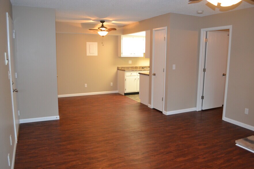 Building Photo - 441 Woodside Trail