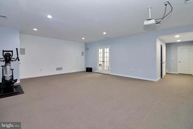 Building Photo - 9 Clover Ln